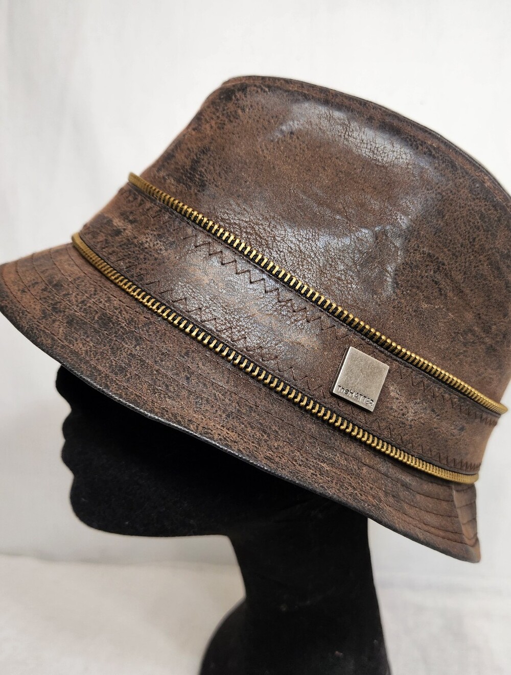 Hatter Company Mens Brown Faux Leather Fedora Size Large Zipper Detail - Picture 1 of 7